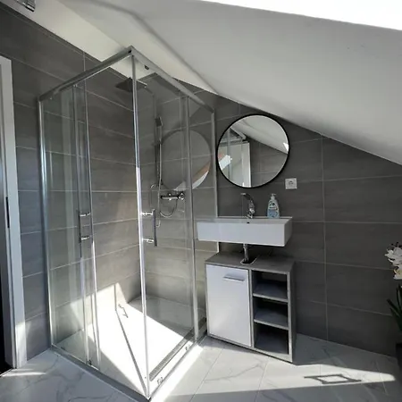 Loft Apartment *